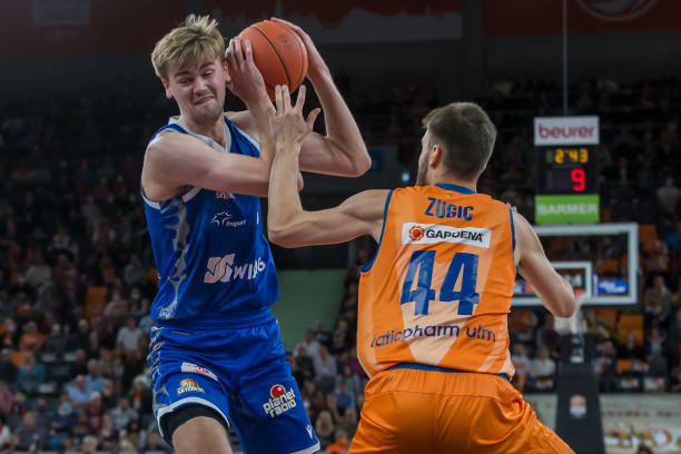 捷报！王楚钦晋级WTT福冈总决赛男单四强央视新闻客户端.